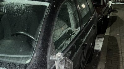 У Черкасах чоловік кулаками побив вісім автівок
