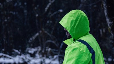Аби не потрапити під авто: в Одеській області людей просять ввечері одягати світлий одяг та світловідбивачі