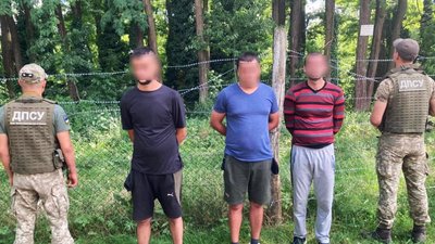 Намагались незаконно потрапити до Румунії: на Закарпатті затримали дві групи чоловіків Намагались незаконно потрапити до Румунії: на Закарпатті затримали дві групи чоловіків