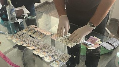 Затримали людей, які продавали фальшиві довідки Затримали людей, які продавали фальшиві довідки