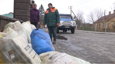 Експеримент "Жовтий мішок": як у трьох селах під Луцьком сортують сміття Експеримент "Жовтий мішок": як у трьох селах під Луцьком сортують сміття