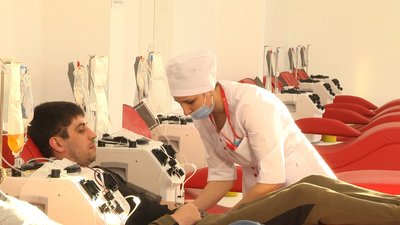 Володимир вважає, що здавати кров – корисно для організму. Володимир вважає, що здавати кров – корисно для організму.