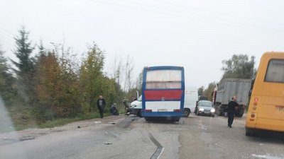 На Прикарпатті бус зіткнувся із пасажирським автобусом. Є травмовані На Прикарпатті бус зіткнувся із пасажирським автобусом. Є травмовані