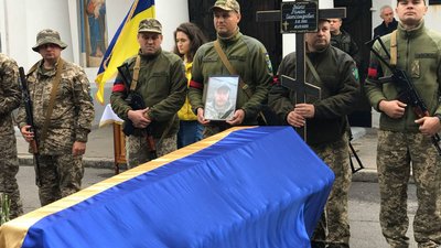 У Полтаві прощаються із бійцями, які загинули під час війни з Росією