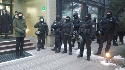 У Києві знову пікетували будівлю телеканалу "Наш" У Києві знову пікетували будівлю телеканалу "Наш"