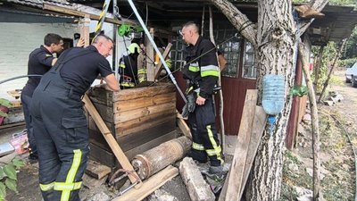 Два чоловіки впали у колодязь у Запорізькому районі, один — загинув