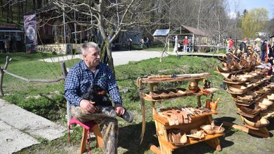 На Чигиринщині провели ярмарок, де ремісники продавали свої вироби На Чигиринщині провели ярмарок, де ремісники продавали свої вироби