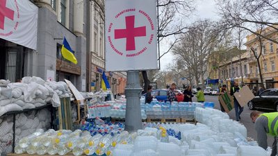 Допомагаємо тим, чим можемо. Одесити відправили до Миколаєва понад 100 тонн води