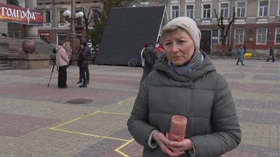 У Тернополі маріупольці провели акцію до річниці авіаудару по драмтеатру У Тернополі маріупольці провели акцію до річниці авіаудару по драмтеатру