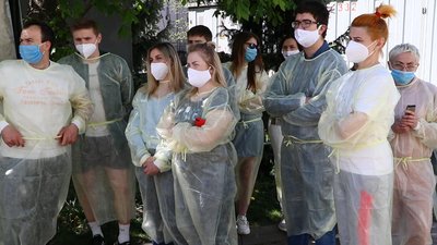 Першу тижневу зміну здали медики, що лікували хворих на COVID-19 в Ужгороді Першу тижневу зміну здали медики, що лікували хворих на COVID-19 в Ужгороді