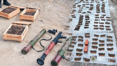Вилучені на Чернігівщині гранатомети, набої та тротилові шашки