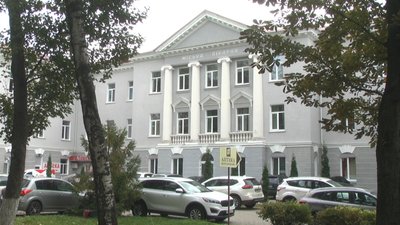На Хмельниччині заклади, які лікують від коронавірусу, працюють у напруженому режимі