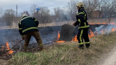 Упродовж доби у всіх районах Сумської області горіла суха трава Упродовж доби у всіх районах Сумської області горіла суха трава