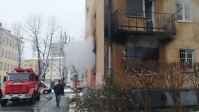 Рятувальники евакуйовували людей через пожежу у львівській багатоповерхівці Рятувальники евакуйовували людей через пожежу у львівській багатоповерхівці
