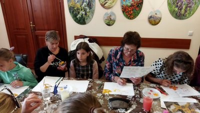 На Тернопільщині провели майстер-клас із декорування дерев'яної іграшки На Тернопільщині провели майстер-клас із декорування дерев'яної іграшки