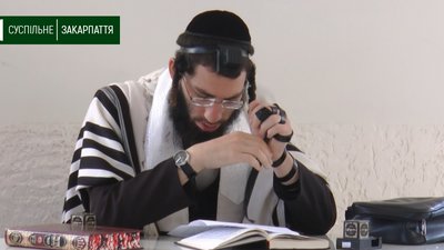 Хасиди приїхали на Закарпаття помолитися та вшанувати пам’ять свого духовного лідера Хасиди приїхали на Закарпаття помолитися та вшанувати пам’ять свого духовного лідера