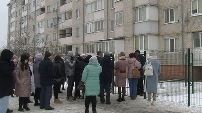 Прохід на замку: жителі мікрорайону у Луцьку звернулися у поліцію через загороджену стежку Прохід на замку: жителі мікрорайону у Луцьку звернулися у поліцію через загороджену стежку