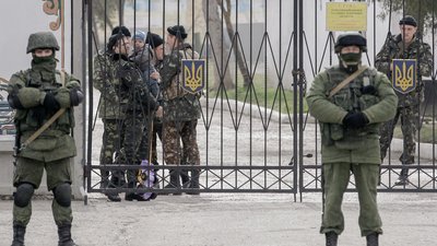 Двом колишнім офіцерам СБУ в Криму повідомили про підозру у держзраді