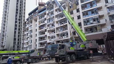 Наслідки ракетного удару по Києву: 4 людей залишаються в лікарні