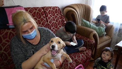 "Ми в підвалі сиділи, потім виїхали". Багатодітна родина із Дебальцевого переселилась до Часів Яру "Ми в підвалі сиділи, потім виїхали". Багатодітна родина із Дебальцевого переселилась до Часів Яру