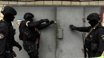 Виготовляли та продавали: на Вінниччині угруповання займалося виробництвом наркотиків