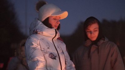"Посиділи в підвалах, брудні, смердючі, і вирішили виїхати" | Репортаж зі словацького кордону