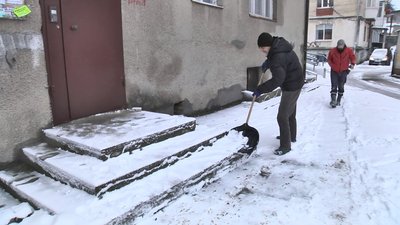 Негода в Луцьку: комунальники та спецтехніка працюють безперервно