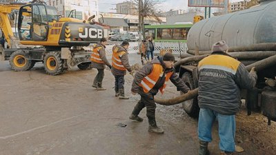 У Житомирі через аварію на колекторі рух електротранспорту до мікрорайону Богунія буде обмежено У Житомирі через аварію на колекторі рух електротранспорту до мікрорайону Богунія буде обмежено