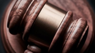 Затриманому на хабарі працівнику міграційної служби з Кіровоградщини обрали запобіжний захід