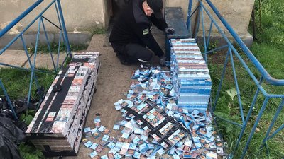 3430 пачок сигарет виявили у вантажному потягу, який їхав з України у Словаччину 3430 пачок сигарет виявили у вантажному потягу, який їхав з України у Словаччину