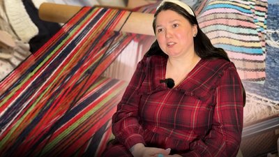 Жителька Чернігівщини 14 років працює на ткацьких верстатах