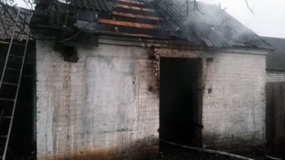 Надзвичайники ліквідували пожежу в літній кухні Надзвичайники ліквідували пожежу в літній кухні