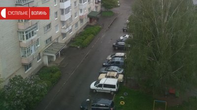 "Що сталося - ніхто не знає". Сусіди розповіли про лучанина який випав з вікна "Що сталося - ніхто не знає". Сусіди розповіли про лучанина який випав з вікна