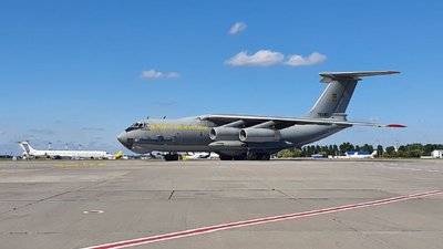 У Києві приземлився черговий літак з Афганістану У Києві приземлився черговий літак з Афганістану