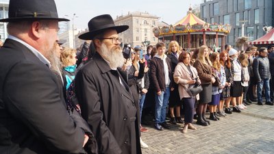 Виставка і молебень. У центрі Дніпра вшанували пам'ять 11 тисяч місцевих євреїв-жертв Голокосту