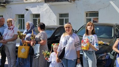 Житомирянка Олена Кучмій виготовляє на Маковія традиційну українську страву — шулики з маком Житомирянка Олена Кучмій виготовляє на Маковія традиційну українську страву — шулики з маком