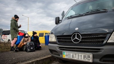 Словаччина може слідом за Польщею заблокувати кордон для українських перевізників: які умови висувають