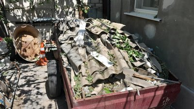 "Влучило прямо у будинок. Ми дивом вціліли". Житель Херсона про зруйнований обстрілами будинок "Влучило прямо у будинок. Ми дивом вціліли". Житель Херсона про зруйнований обстрілами будинок