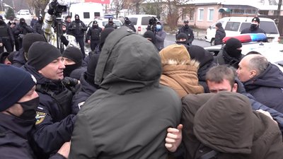 Підозрюваного у вбивстві журналіста Василя Сергієнка відпустили із черкаського слідчого ізолятора Підозрюваного у вбивстві журналіста Василя Сергієнка відпустили із черкаського слідчого ізолятора