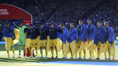 Футболісти збірної України з прапорами вийшли на матч проти Шотландії за вихід на ЧС-2022: фото