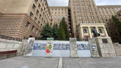 "Злам на сході": у Харкові просто неба працює виставка про об'єднання Німеччини