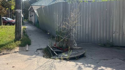 Житомир, відкритий люк, тротуар, ремонт, вулиця Домбровського, 1 вересня 2025 року