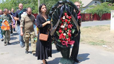 На Одещині попрощалися з 23-річним військовим пілотом На Одещині попрощалися з 23-річним військовим пілотом