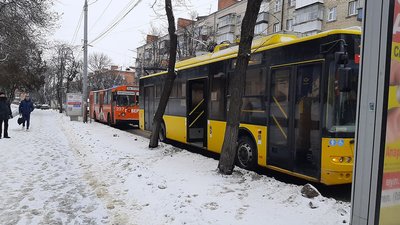 У Хмельницькому сталася ДТП по вулиці Кам'янецькій поблизу зупинки "Філармонія" У Хмельницькому сталася ДТП по вулиці Кам'янецькій поблизу зупинки "Філармонія"