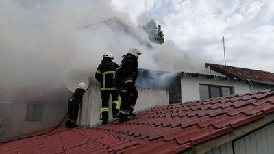 На 9 станції Великого Фонтану в Одесі горить приватний будинок На 9 станції Великого Фонтану в Одесі горить приватний будинок