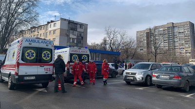 У Дніпрі надзвичайники провели навчання: гасили умовну пожежу в офісному приміщенні У Дніпрі надзвичайники провели навчання: гасили умовну пожежу в офісному приміщенні