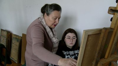 79-річна майстриня з Миколаєва творить гобелени у Луцьку 79-річна майстриня з Миколаєва творить гобелени у Луцьку