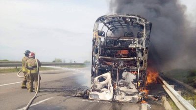 На трасі Київ-Одеса спалахнув автобус: пасажири встигли вибігти із салону