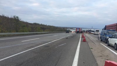 ДТП на трасі "Київ-Одеса": дві людини загинули, що трьох госпіталізували ДТП на трасі "Київ-Одеса": дві людини загинули, що трьох госпіталізували