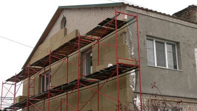 Утеплюють фасади, встановлюють вікна та ремонтують дах: у Ягідному на Чернігівщині розпочали капітальний ремонт будинків Утеплюють фасади, встановлюють вікна та ремонтують дах: у Ягідному на Чернігівщині розпочали капітальний ремонт будинків